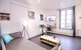 Appartement calme et spacieux, Cité et ville à pied, WIFI, 2 chambres, 3 lits